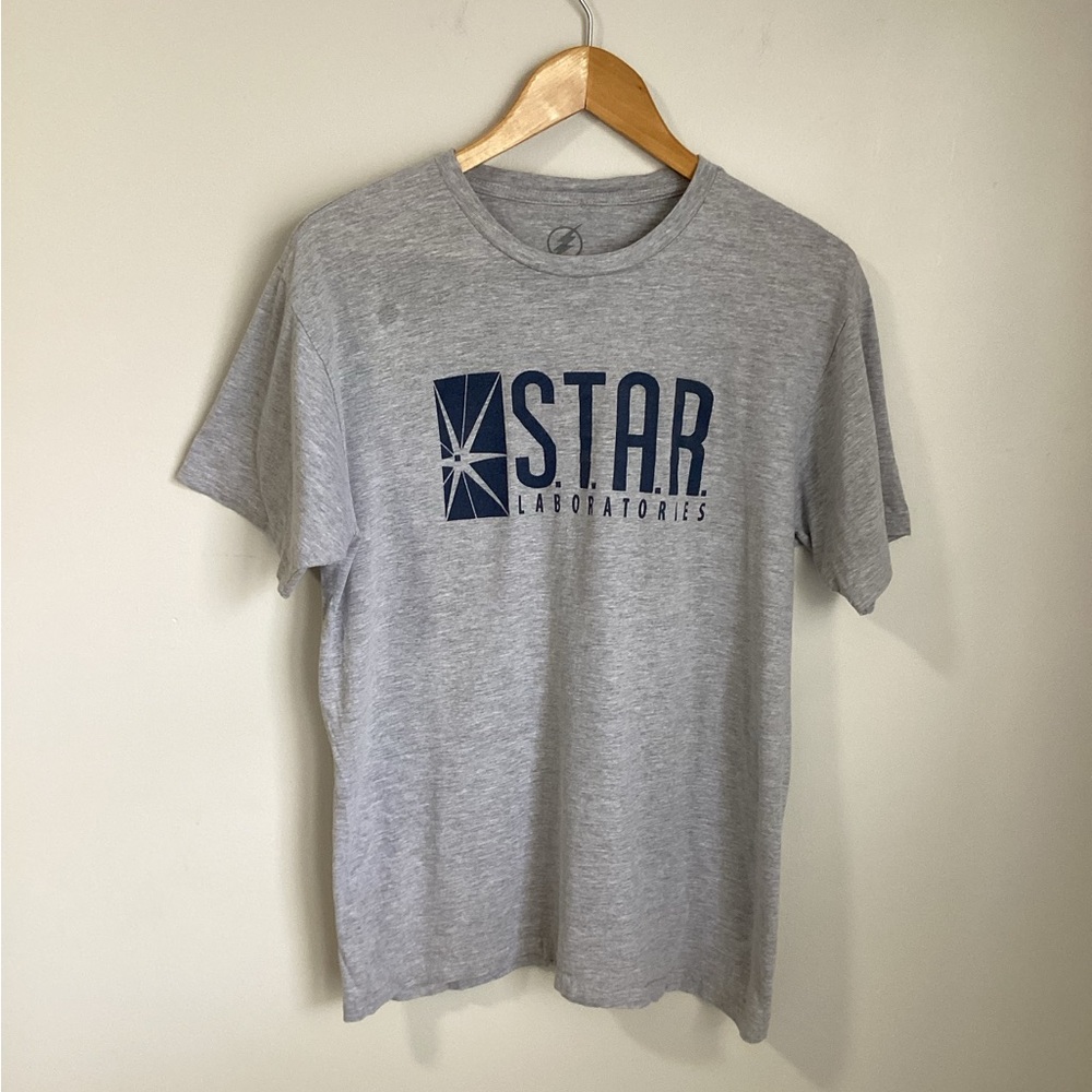 MAKE AN OFFER! DC Gray STAR Laboratories Kids Tee. C29